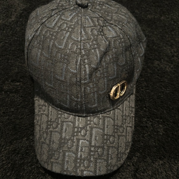 Dior black cap 
Brand new 
Looks better in person 
Adjustable Strap - Picture 1 of 3